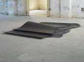 Katinka Bock, Terrassenlandschaft, 2009. leather, glass. 120x90x30 cm. production de la galerie Jocelyn Wolff.