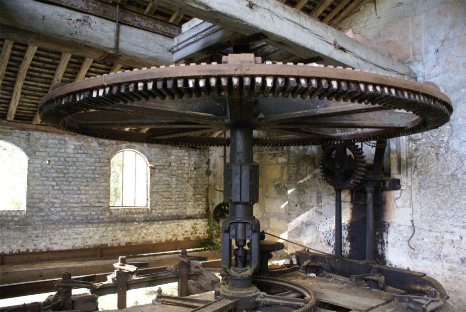 Les Moulins de Paillard. déstruction du 3eme passage du Loir et la turbine du 19eme siecle.