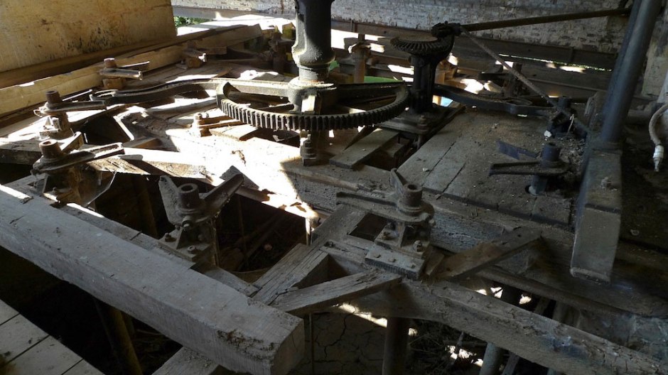 Les Moulins de Paillard. déstruction du 3eme passage du Loir et la turbine du 19eme siecle.