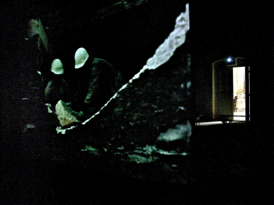 Gordon Matta-Clark. Conical Intersect. 1975. 18min40, couleur 16mm sur vidéo. Courtoisie de l’EAI et la galerie David Zwirmer.