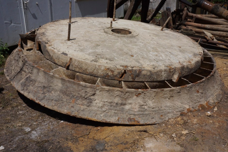 Les Moulins de Paillard. déstruction du 3eme passage du Loir et la turbine du 19eme siecle.
