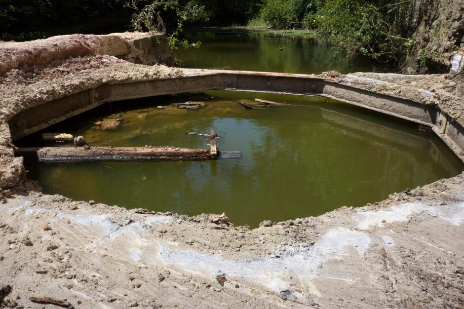 Les Moulins de Paillard. déstruction du 3eme passage du Loir et la turbine du 19eme siecle.