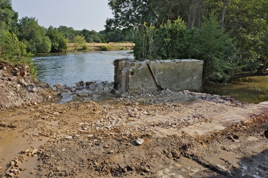 Les Moulins de Paillard. déstruction du 3eme passage du Loir et la turbine du 19eme siecle.