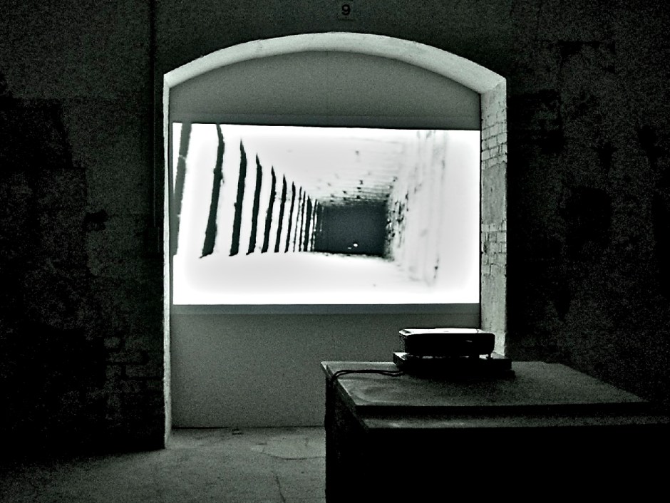 Gordon Matta-Clark. Sous-Sols de Paris (Paris Underground) 1977, 25min20, noir & blanc,  Super 8mm sur vidéo. Courtoisie de l’EAI et la galerie David Zwirmer.