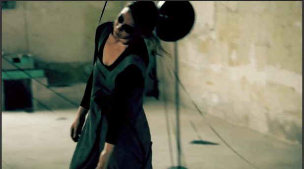 Stéfany Ganachaud et Jonathan Michel.  Quelques pas avant la foret ne tourne. 2012.