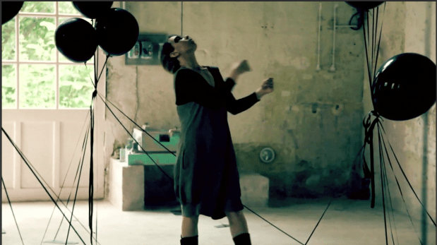 Stéfany Ganachaud et Jonathan Michel.  Quelques pas avant la foret ne tourne. 2012.