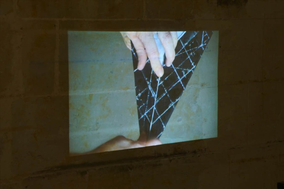 Marie-Jeanne Hoffner, Folds endless folds, dyptique video, courtesy galerie Dohyang Lee, Paris, Payne Shurvell Gallery, London © James Porter