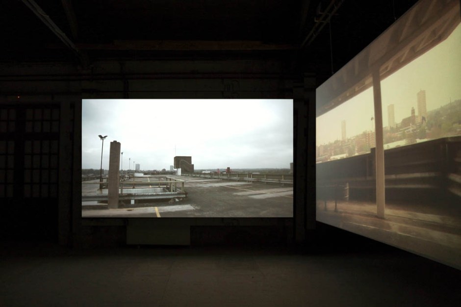 Oliver Beer, The Resonance Project: Pay and Display, 2011, installation vidéo sur deux écrans, courtesy Galerie Ropac, © James Porter