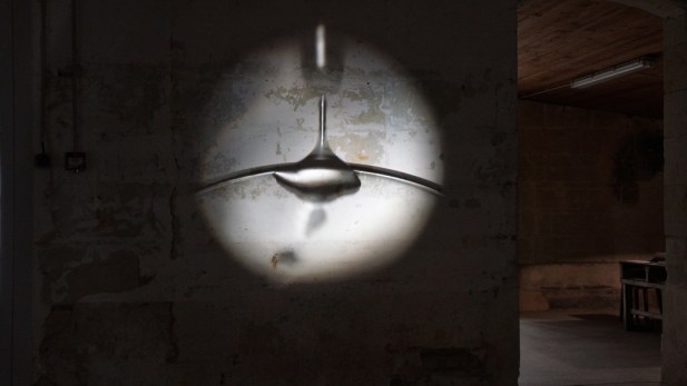 Francisco Tropa. Lanterne (goutte), 2012 - 2013. Courtesy of the galerie Jocelyn Wolff, Paris. Photo © James Porter 