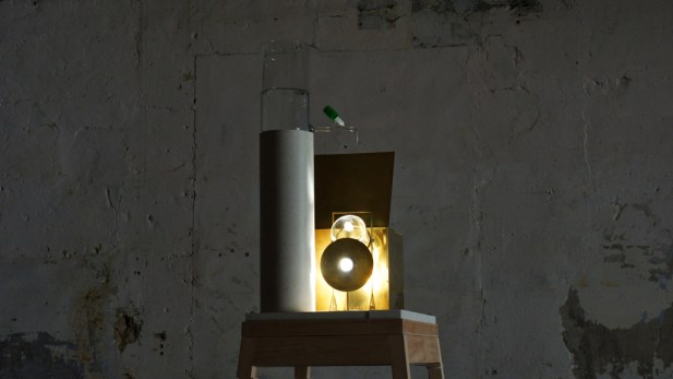 Francisco Tropa. Lanterne (goutte), 2012 - 2013. Courtesy of the galerie Jocelyn Wolff, Paris. Photo © James Porter 