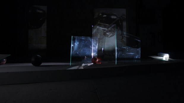 Laura Gozlan, Remote Viewing. instalation vidéo, 2014 Photo © James Porter 
