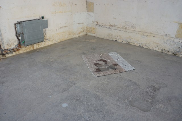 Shqipe Gashi. «  Dit : je n’ai jamais été jusqu’à ce point où le riz est trop cuit  », installation in situ, 2016. Photo © JGP